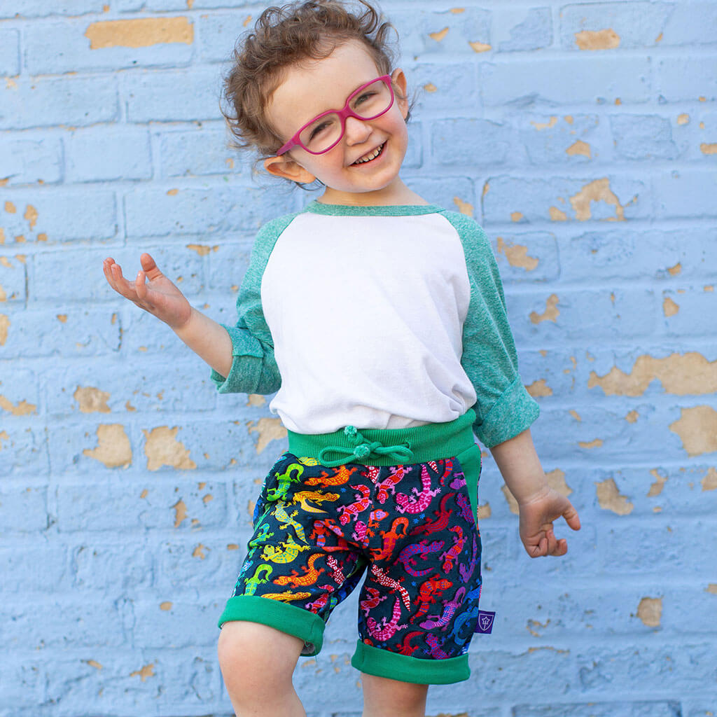 "Art Gecko" Lizards Drawstring Cuffed Shorts with Pockets