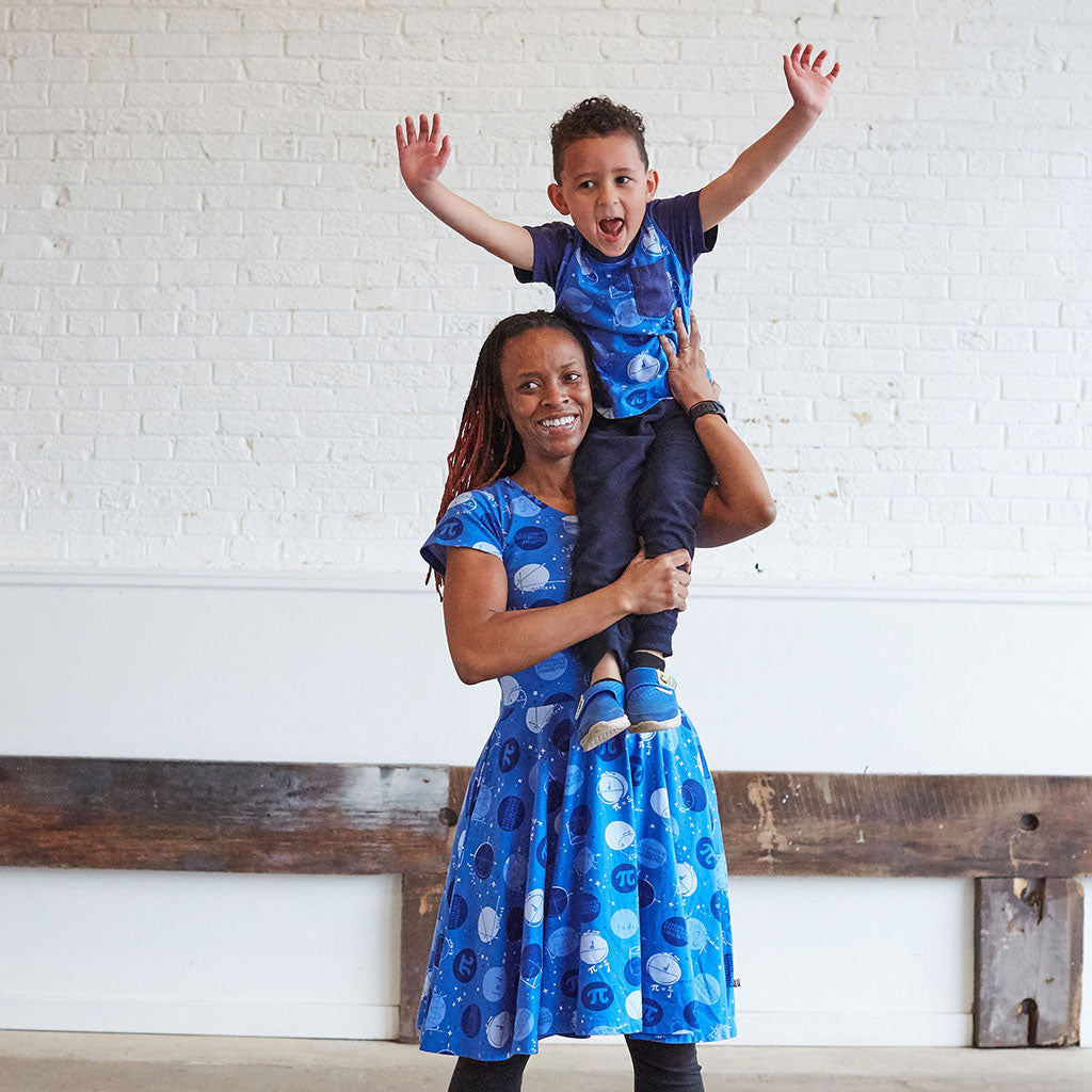 "Blueberry Pi" Math Dots Short Sleeve Pocket Tee