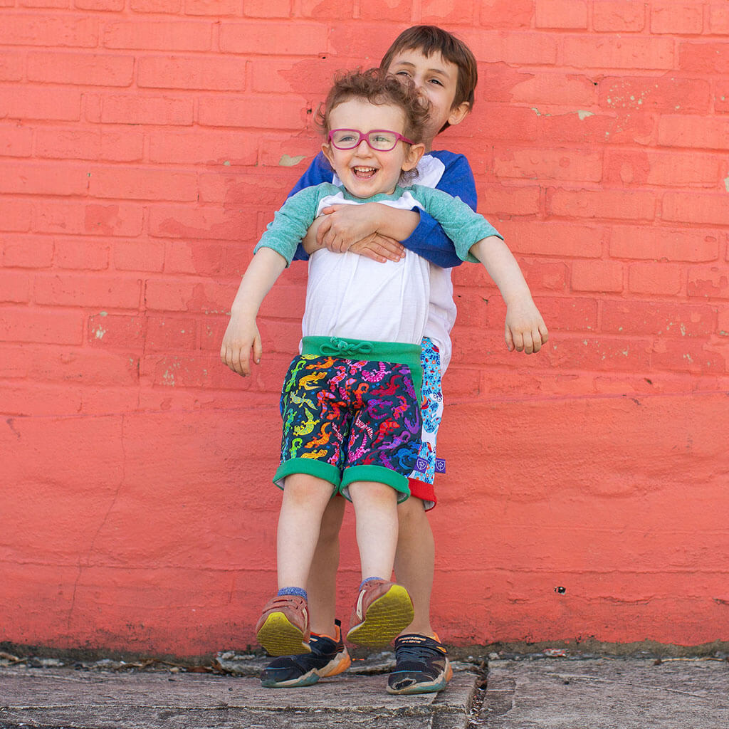 "Art Gecko" Lizards Drawstring Cuffed Shorts with Pockets