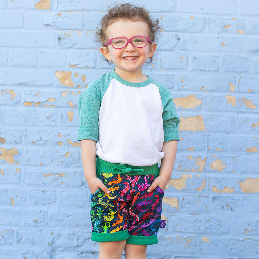 "Art Gecko" Lizards Drawstring Cuffed Shorts with Pockets