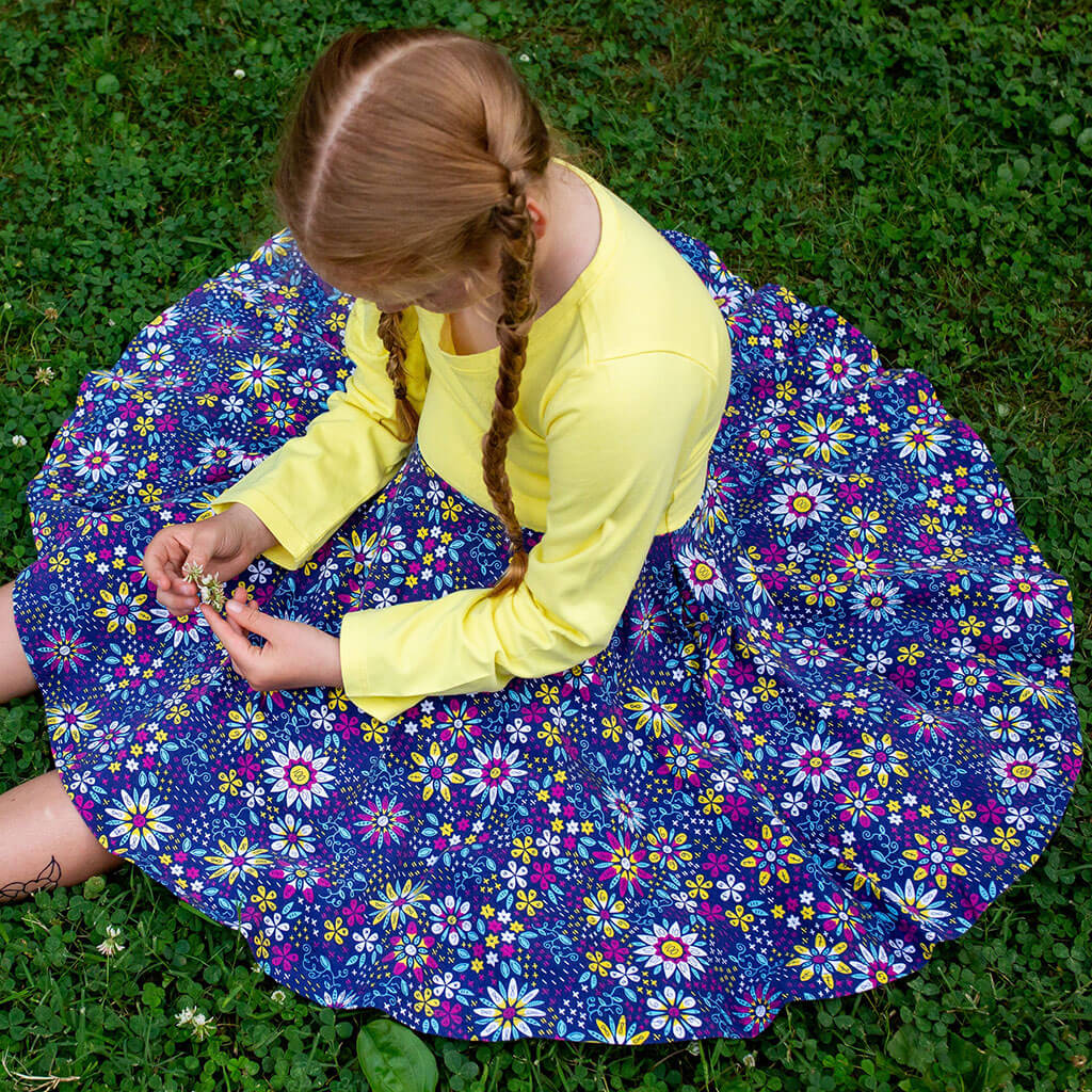 Adult Art Supplies Super Twirler Dress with Pockets 8-10